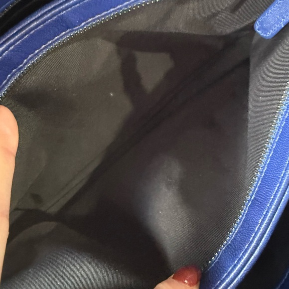 Chanel Blue patent whipstitch shoulder or crossbody bag - Picture 10 of 13